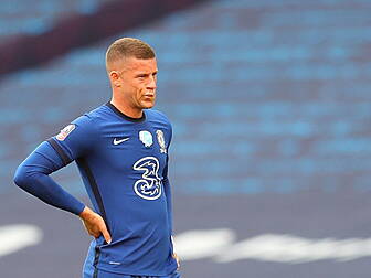 Villa sign Ross Barkley on loa...